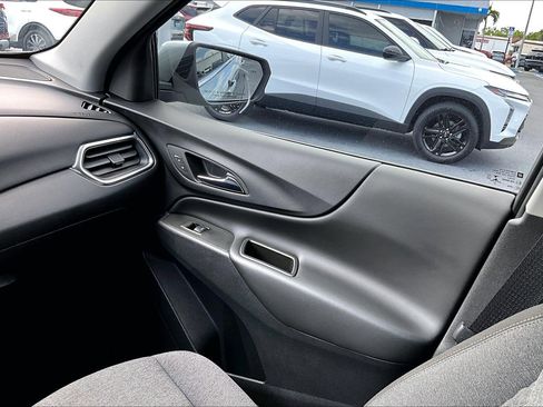 Used 2023 Chevrolet Equinox LT FWD image 16