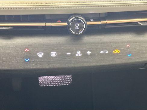 Used 2023 Nissan Ariya FWD image 24