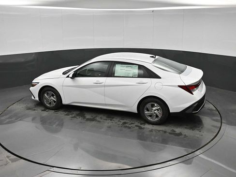 New 2026 Hyundai Elantra SE FWD image 28