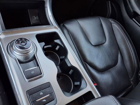 Used 2022 Ford Edge Titanium image 20