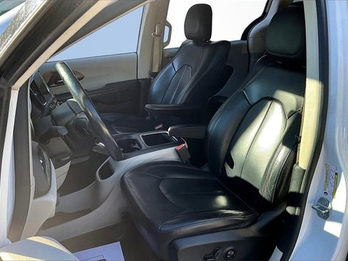 Used 2019 Chrysler Pacifica Touring-L Plus w/ Advanced Safetytec Group image 20