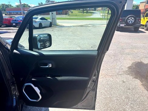 Used 2020 Jeep Renegade Sport w/ Sport Appearance Group image 22