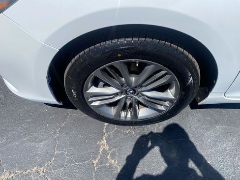 Used 2017 Toyota Camry SE FWD image 4