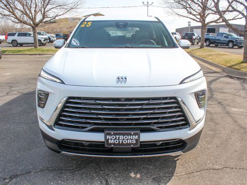 Used 2025 Buick Enclave Preferred AWD/4WD image 4
