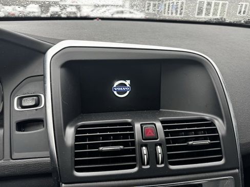 Used 2016 Volvo XC60 T6 w/ Proximity Package image 3