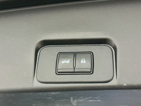 Used 2023 Nissan Rogue SV w/ SV Premium Package image 31