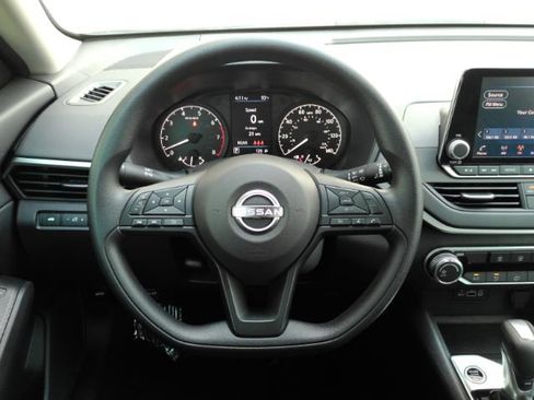 Used 2025 Nissan Altima 2.5 S FWD image 27
