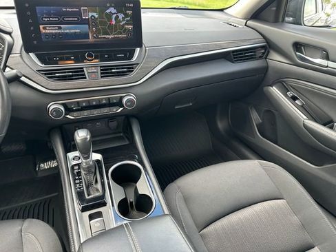 Used 2023 Nissan Altima 2.5 SV w/ SV Premium Package FWD image 18