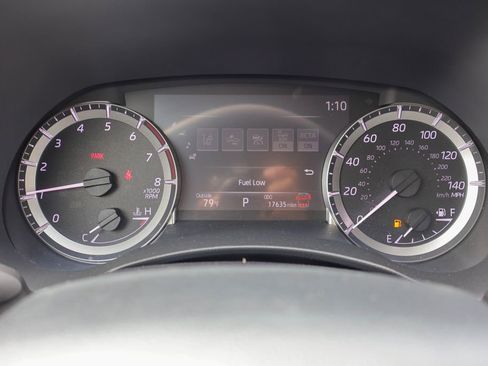 Used 2024 Toyota Highlander XLE image 13