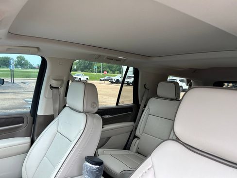 Used 2022 GMC Yukon Denali w/ Denali Premium Package RWD image 24