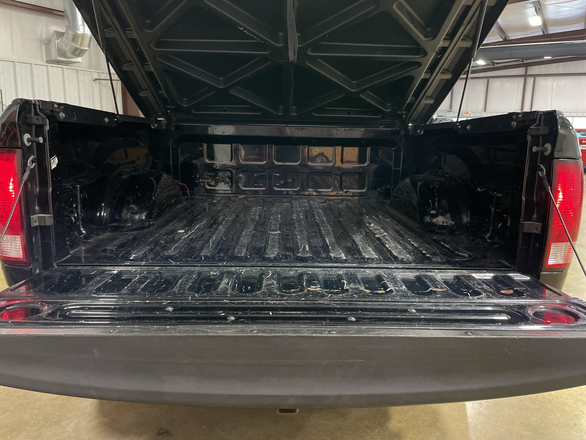 Used 2022 RAM 1500 Classic SLT AWD/4WD image 23
