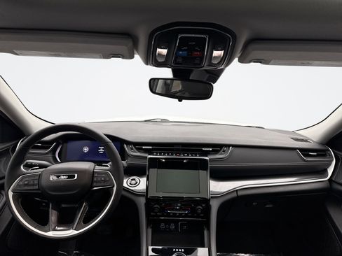 Used 2023 Jeep Grand Cherokee Laredo w/ Luxury Tech Group I image 14