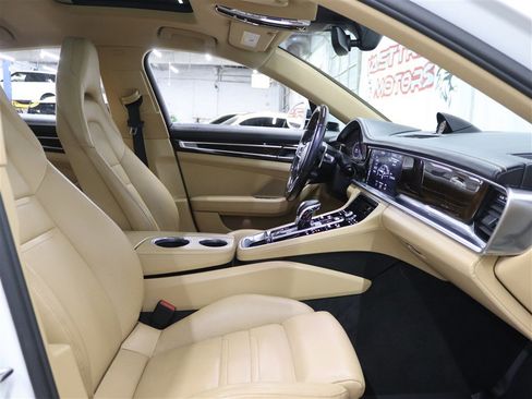 Used 2018 Porsche Panamera 4S image 13