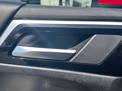 Used 2025 Mitsubishi Outlander SE image 18