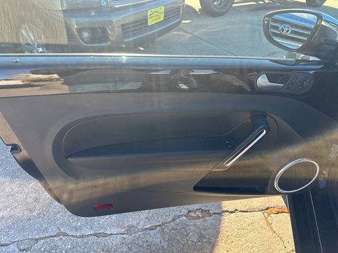 Used 2013 Volkswagen Beetle Turbo image 9