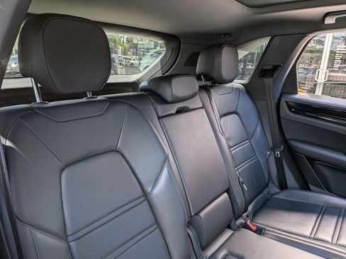 Used 2023 Porsche Cayenne Platinum Edition AWD/4WD image 23