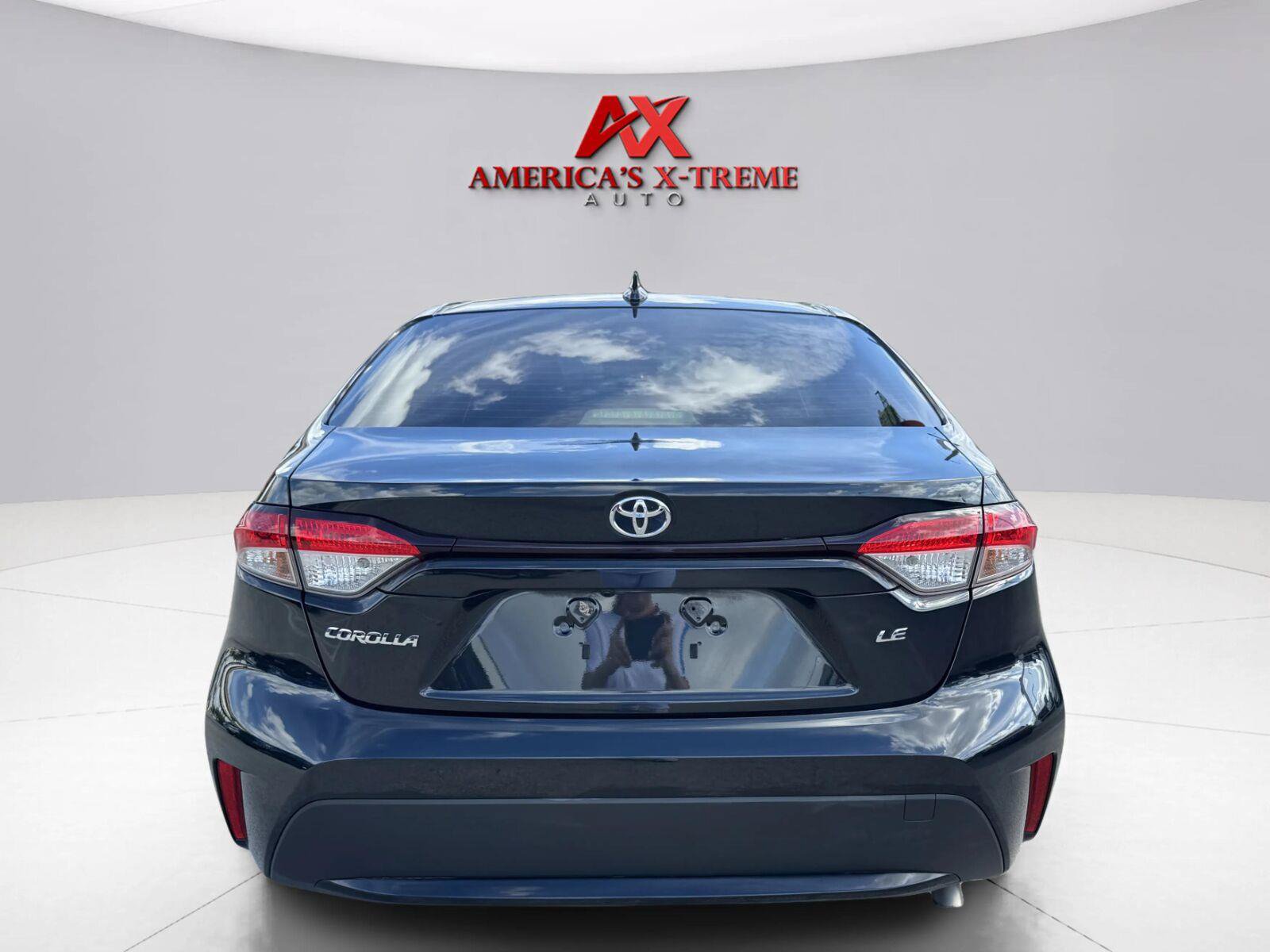 Used 2021 Toyota Corolla LE FWD image 4