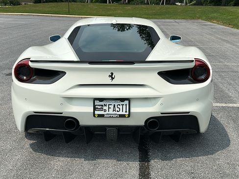 Used 2017 Ferrari 488 GTB RWD image 13