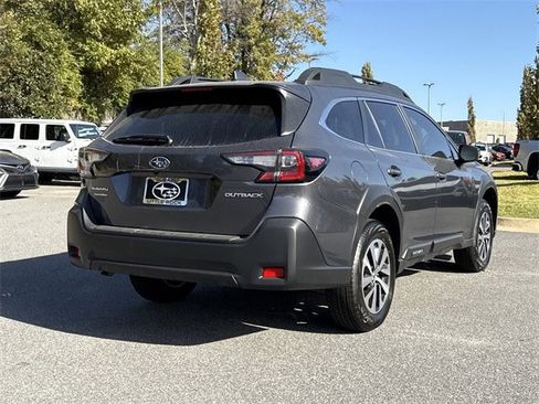 Certified 2025 Subaru Outback Premium image 3