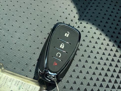Used 2025 Chevrolet Trax LT FWD image 23