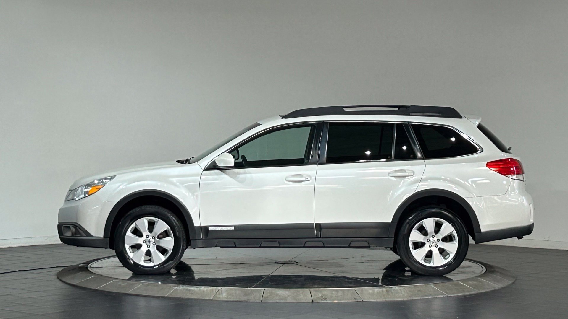 Used 2012 Subaru Outback 2.5i Limited AWD/4WD image 6