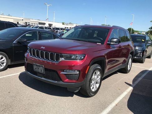 Used 2023 Jeep Grand Cherokee Limited AWD/4WD image 10