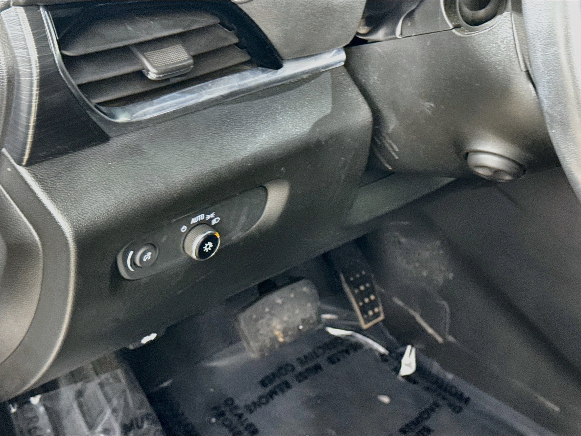Used 2023 Chevrolet Traverse High Country FWD image 12