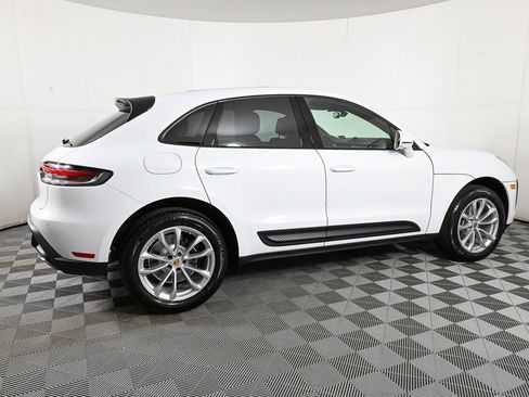 Certified 2025 Porsche Macan AWD image 28