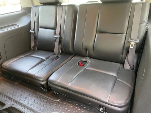 Used 2007 Cadillac Escalade AWD w/ Information Package image 23