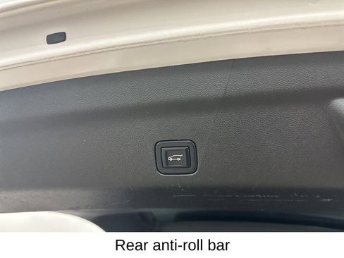 Certified 2022 Chevrolet Suburban RST w/ Sport Performance Package image 32