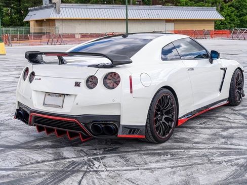 Used 2018 Nissan GT-R Premium AWD/4WD image 6