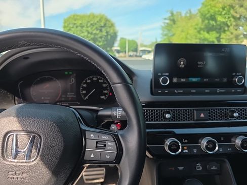 Used 2023 Honda Civic Sport image 19