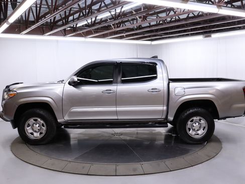 Used 2018 Toyota Tacoma SR image 4