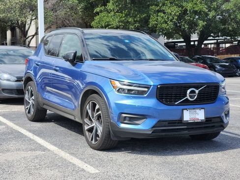 Used 2019 Volvo XC40 T4 R-Design FWD image 2