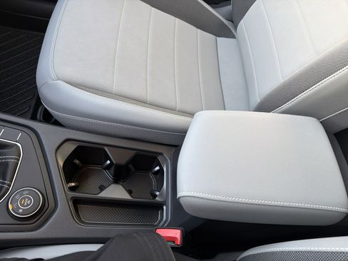 Used 2022 Volkswagen Taos SE w/ Panoramic Sunroof Package image 36