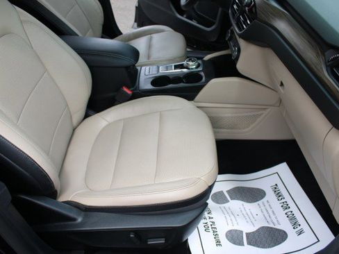 Used 2020 Ford Escape Titanium image 16