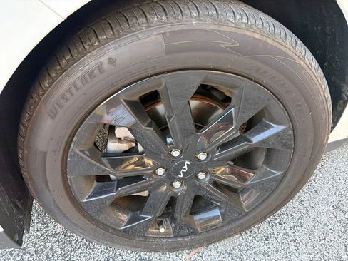 Used 2022 Kia Carnival SX FWD image 5