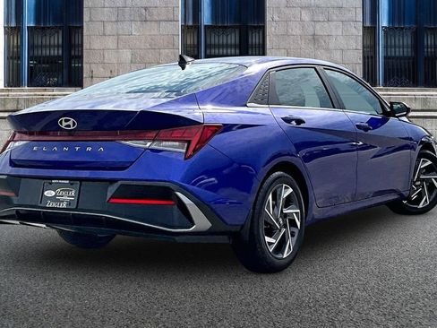 Used 2025 Hyundai Elantra SEL FWD image 11