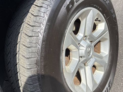 Used 2019 Toyota 4Runner SR5 AWD/4WD image 23