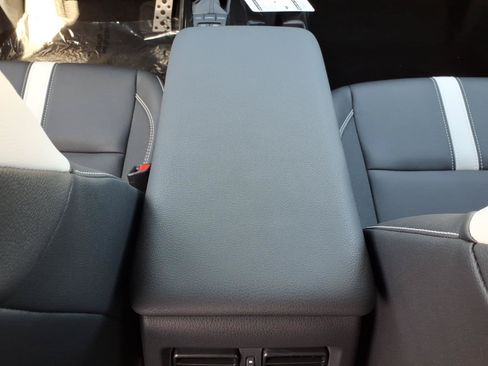 Used 2026 Toyota Camry SE FWD image 18