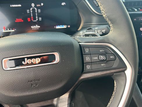 Used 2024 Jeep Grand Cherokee L Limited w/ Luxury Tech Group II AWD/4WD image 24