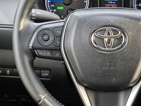 Used 2021 Toyota Venza image 14