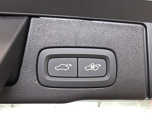 New 2026 Volvo XC60 B5 Ultra w/ Protection Package Premier image 30