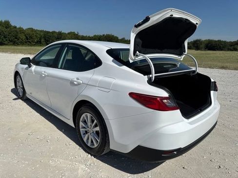 Used 2025 Toyota Camry LE FWD image 4
