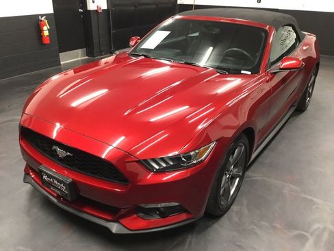 Used 2016 Ford Mustang Convertible w/ Equipment Group 051A RWD image 17