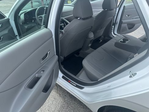 Used 2024 Hyundai Elantra SEL w/ Convenience Package FWD image 11