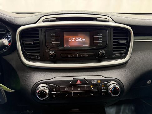 Used 2017 Kia Sorento LX FWD image 16