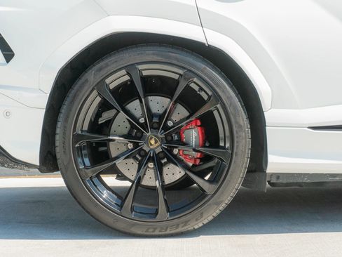 Used 2021 Lamborghini Urus AWD/4WD image 33