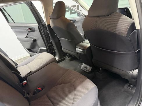 Used 2020 Toyota Highlander LE FWD image 48