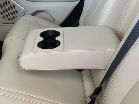 New 2026 Jeep Grand Cherokee Limited RWD image 11